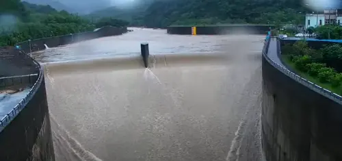 ▲康芮強颱未登陸就帶來驚人雨量，員山子分洪道31日凌晨1時許便達警戒水位，上午7時啟動分洪。（圖／翻攝水利署水利防災組）