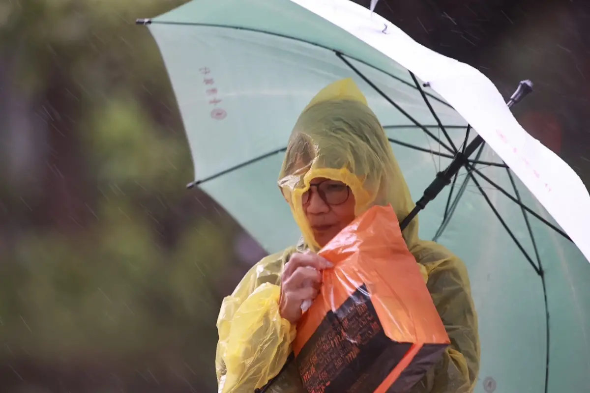 快訊／暴雨範圍擴大！9縣市「大雨特報」 9級強風、雷擊警戒範圍