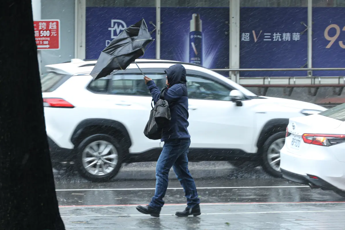 ▲今日晚間開始各地準備迎接雷雨，降雨範圍擴大，強對流通過時容易出現較為劇烈的天氣現象。（圖／記者陳明安攝，2024.10.31）