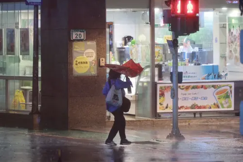 康芮恐怖風狂吹！台北7年最猛颱風夜　粉專揭原因：地形加持的錯
