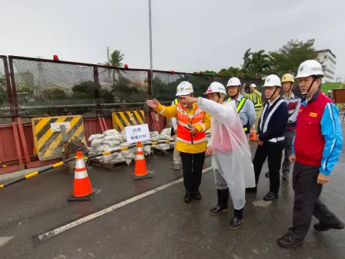 ▲林欽榮要求捷運局累進山陀兒防颱整備經驗，以確保工區及周邊民眾安全。（圖／高市府捷運局提供）