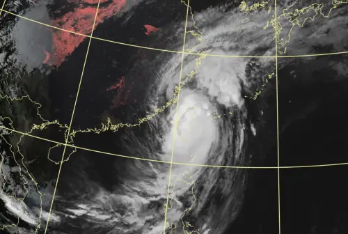 快訊／康芮颱風中心18:40雲林縣麥寮鄉出海了！5小時跨越台灣本島
