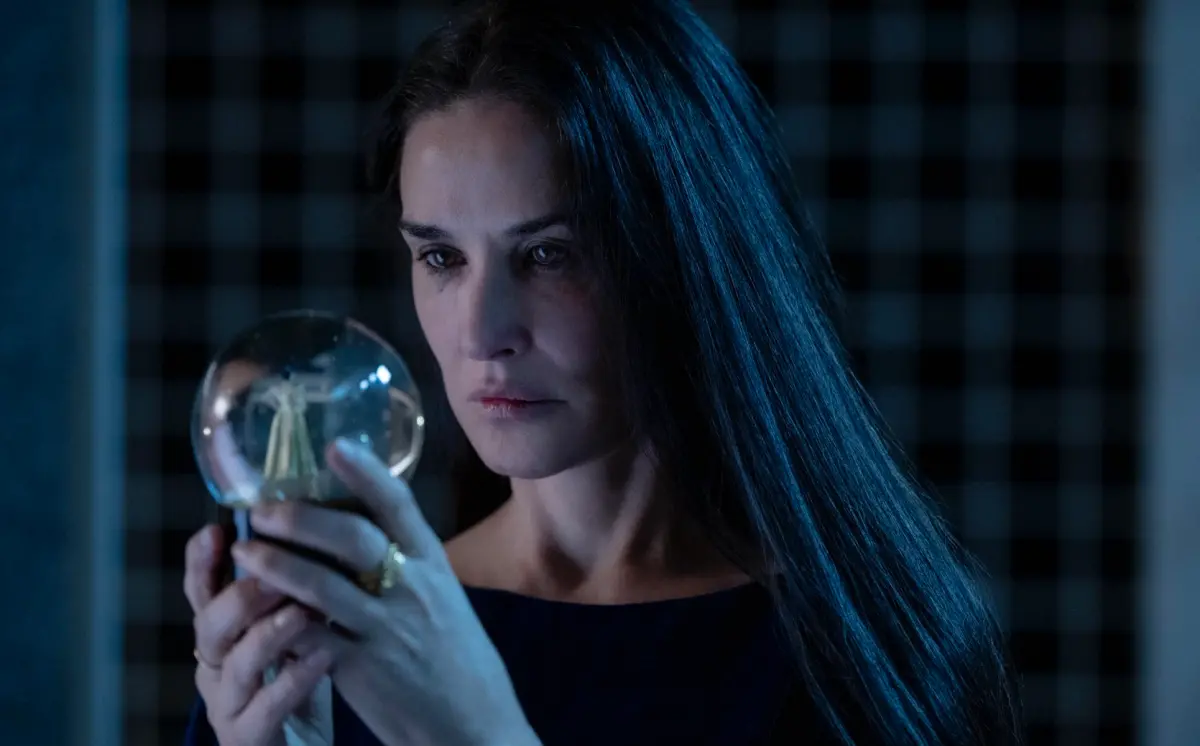 ▲黛咪摩爾以《懼裂》角逐奧斯卡最佳女主角，本來聲勢各方看好，近日有投票會員匿名亮票，她居然被巴西女星費南妲托瑞斯追平，封后機率砍掉一半。（圖／CATCHPLAY提供）