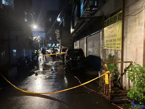 颱風夜傳憾事!新北男冒雨爬5樓修鐵皮屋頂 踩空墜地頭顱破裂亡