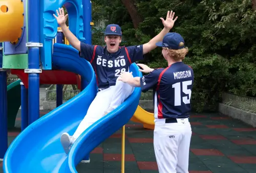 ▲▼早在2024年捷克隊來台灣進行交流賽時，他們就在IG分享街頭喝珍珠奶茶、公園玩溜滑梯以及騎摩托車的照片，一度引發台灣網友熱烈討論。（圖／翻攝自捷克國家隊X）