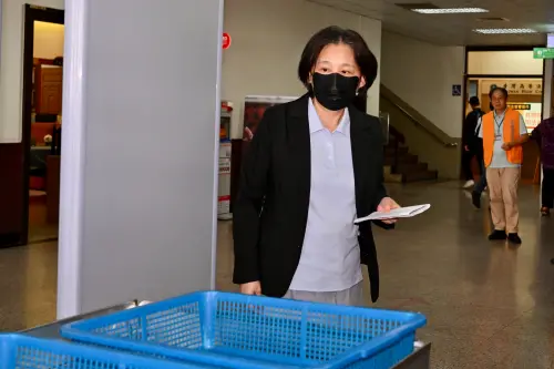 高院二審高虹安涉詐領助理費案,綽號「小兔」的前行政主任黃惠玟出庭。(圖/記者吳翊緁攝) ▲高院二審高虹安涉詐領助理費案,綽號「小兔」的前行政主任黃惠玟出庭。(圖/記者吳翊緁攝)