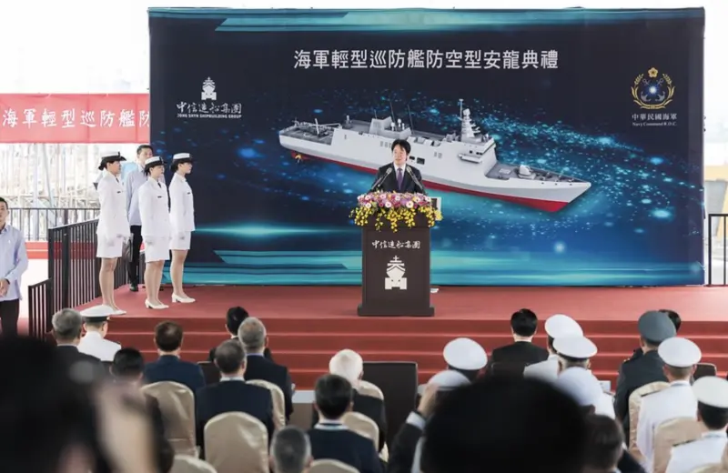 ▲賴清德赴高雄主持海軍輕型巡防艦防空型原型艦安龍典禮。(圖/總統府提供)