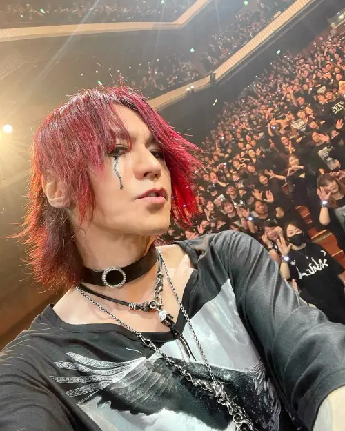 ▲徐若瑄曾與搖滾樂團LUNA SEA吉他手SUGIZO相戀。（圖／SUGIZO IG）