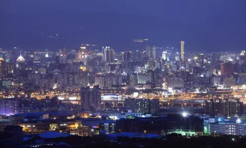 「台中版函館夜景」騎YouBike慘自摔　中市擬比照北北桃強制納保
