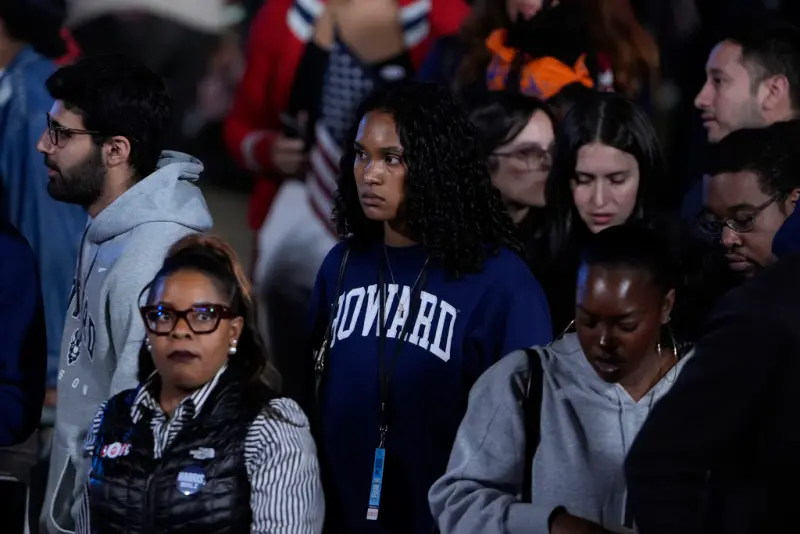 ▲賀錦麗支持者在霍華德大學（Howard University）觀看開票。（圖／美聯社／達志影像）
