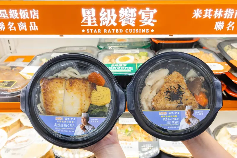 ▲7-11與鍋物名店推出微波即食的「輕火鍋」，包括石二鍋石頭火鍋、辛香辣姐鍋99元開吃，還有加賀屋聯名湯泡飯同樣99元。（圖／7-11提供）