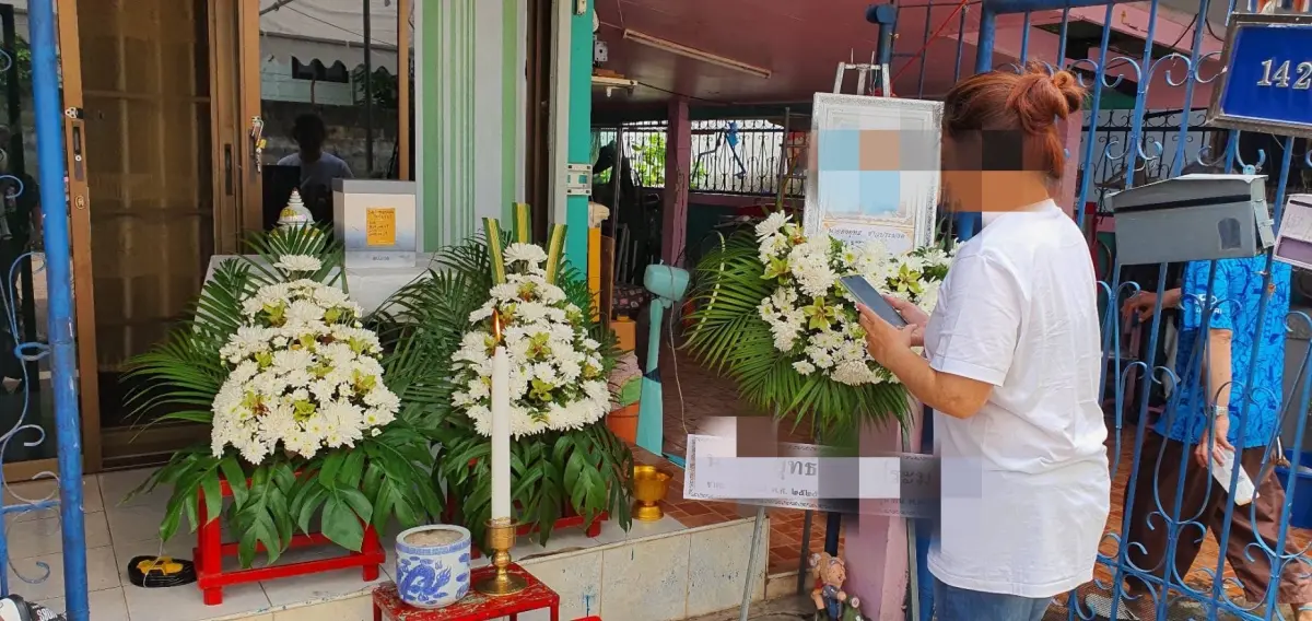 ▲雲林移民署協助泰籍女子處理丈夫後事和返鄉。圖為泰國籍「阿美」回到泰國後，祭拜丈夫「阿強」。（圖／移民署提供）