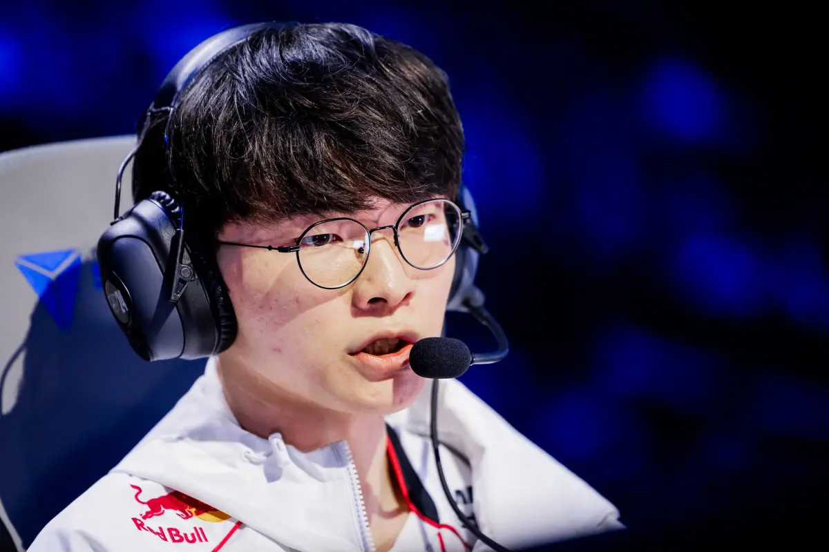 ▲在英國 O2 體育館，Faker打出自己生涯最具代表性的一個系列賽，在巨大的劣勢之下，靠著對自己操作的自信、對遊戲高出一頭的理解，最終率領T1戰隊3：2擊敗對手，拿下生涯第5冠。（圖／取自LoL Esports）