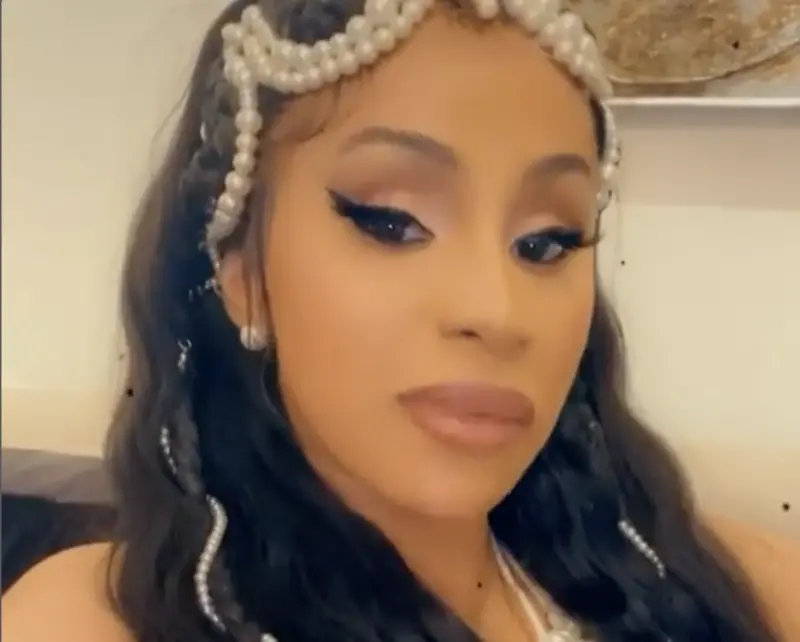 ▲卡蒂B（Cardi B）受不了美國總統大選結果，在社群網站上連續發出好幾則短片和文字，怒嗆川普支持者，表示自己只剩一支菸的時間就要發飆了。（圖／摘自IG）