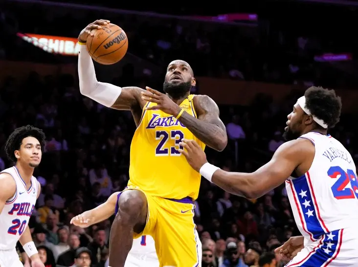 ▲LeBron James全場轟下21分、13助攻和12籃板，拿下本季個人第二次大三元。（圖／美聯社／達志影像）