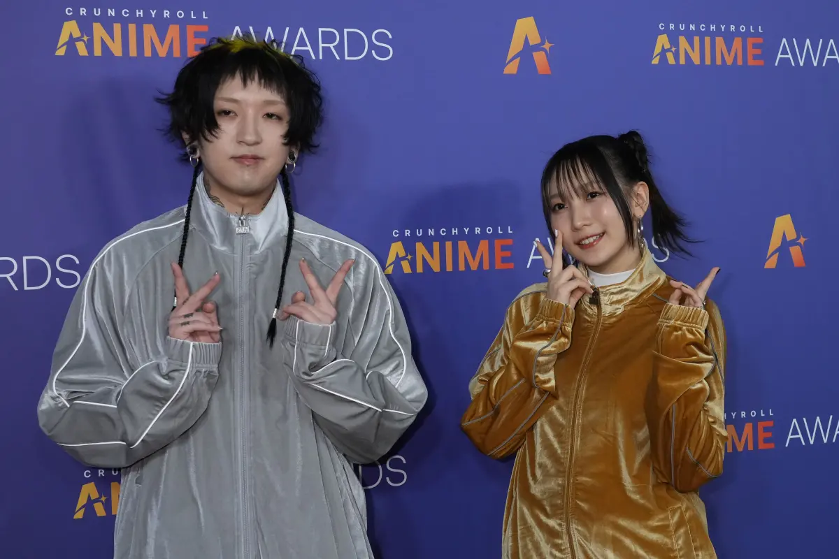 ▲YOASOBI成員Ayase（左）、ikura（幾田莉拉）將在台北小巨蛋開唱，主辦單位呼籲歌迷屆時入場遵守《阿妹條款》不要跳，否則主辦會被場館罰款30萬。（圖／ikura X）