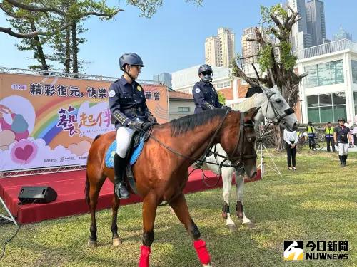 ▲騎警隊與馬匹現場與民眾互動。（圖／記者陳美嘉攝，2024.11.10）