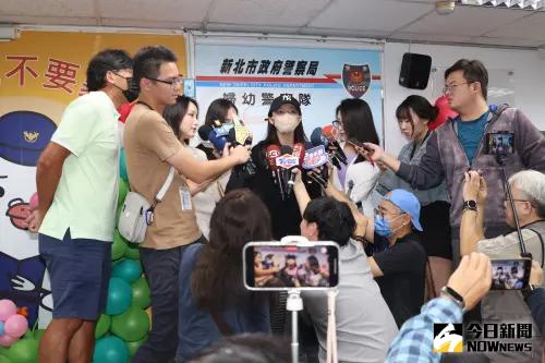 ▲李多慧首度現身回應跟拍風波時全身包緊緊，沒了平時的活潑開朗，戴上戴棕色口罩和黑色帽子。（圖／記者李政龍攝）