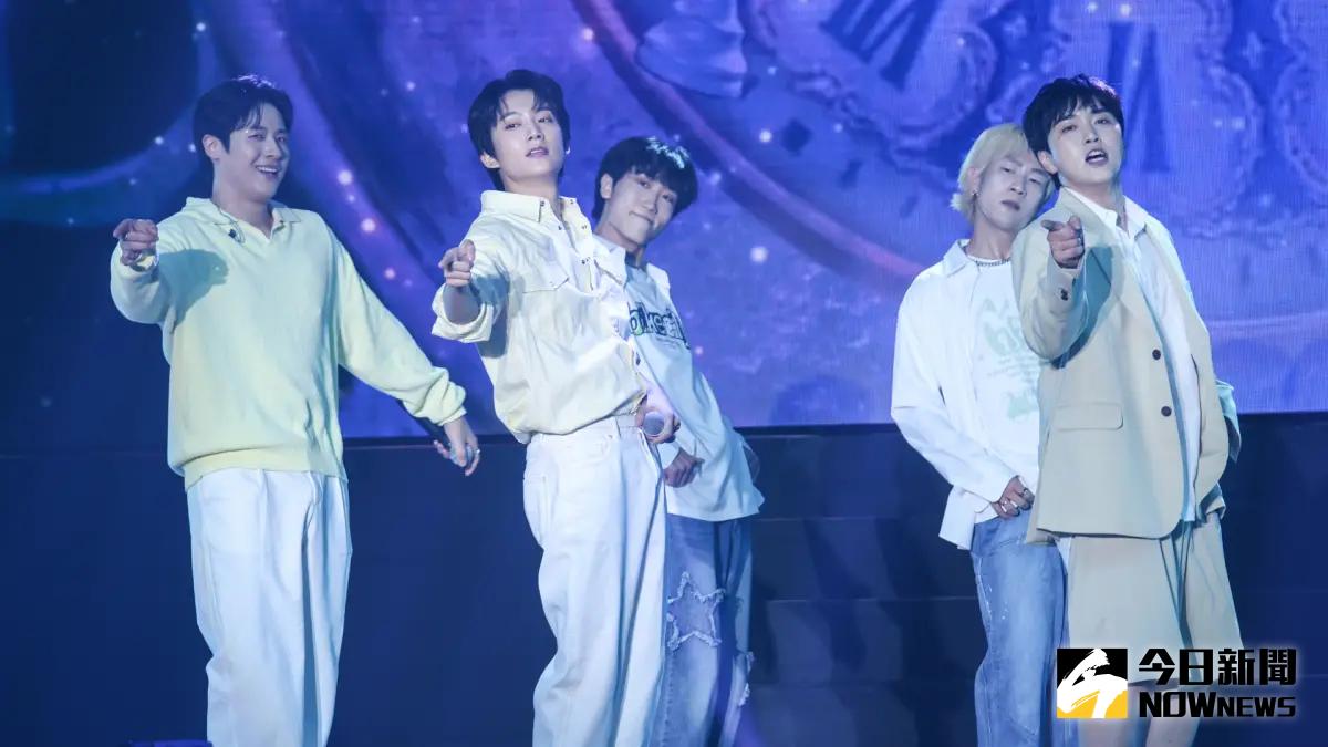 ▲韓團B1A4出道13年，成員CNU（左起）、孔燦、燦多相隔7年再度來台辦專場，以標準中文獻唱〈想見你想見你想見你〉，粉絲準備的驚喜也讓成員們一秒淚崩。（圖／記者陳明安拍攝）