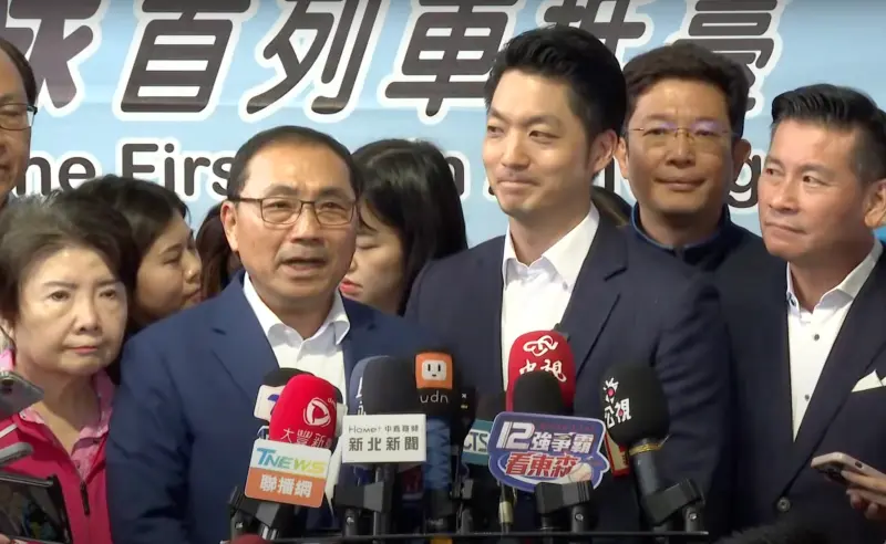 ▲新北市長侯友宜與台北市長蔣萬安今共同出席萬大線首列車抵台儀式，並對李多慧遭跟騷表達慰問之意。（圖／翻攝畫面，2024.11.11）