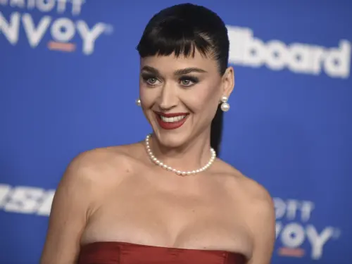 凱蒂佩芮爆熱戀加拿大前總理！激吻半裸杜魯道全被拍　直擊照曝光
