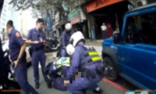 10日深夜,新北板橋區雙十路二段附近,員警執行巡邏勤務,江姓男子駕車蛇行拒檢,遭逮捕後查獲喪屍煙彈,被依法送辦。(圖/翻攝畫面) ▲10日深夜,新北板橋區雙十路二段附近,員警執行巡邏勤務,江姓男子駕車蛇行拒檢,遭逮捕後查獲喪屍煙彈,被依法送辦。(圖/翻攝畫面)