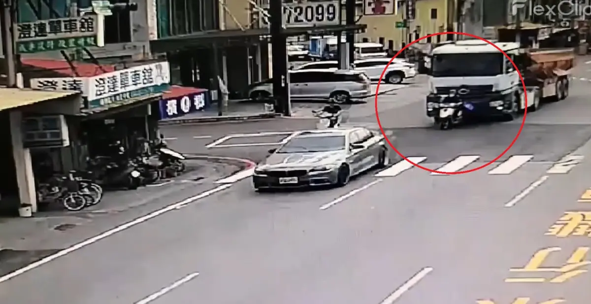 彰化員林驚悚死亡車禍！砂石車追撞前方機車 女騎士遭輾畫面曝光