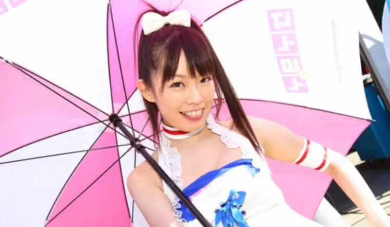 ▲寫真女星小泉美雪「不倫大16歲日本在野黨主席」!火辣美照被挖出(圖/小泉美雪部落格)