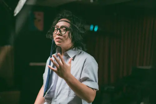 巴大雄酒吧痛哭「3男星出手相伴」 結局神反轉傻眼了(潘信維、王昭權、Matzka)。(圖/時刻娛樂提供) ▲巴大雄酒吧痛哭「3男星出手相伴」 結局神反轉傻眼了(潘信維、王昭權、Matzka)。(圖/時刻娛樂提供)