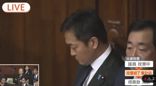 ▲外遇的日本國民民主黨主席玉木雄一郎被拍到在首相指名選舉中「閉目養神」。（圖／翻攝X）