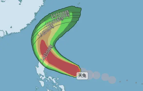 ▲中度颱風天兔路徑非常貼近台灣，氣象署發布海陸警報的機率高。（圖／中央氣象署）