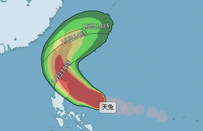 ▲天兔颱風路徑未來將影響台灣周遭海域，因此氣象署將在明天清晨5時至8時間發布「海上警報」，氣象粉專「觀氣象看天氣」也指出，目前AI路徑出爐，整體平均已經貼近台灣陸地。（圖／取自中央氣象署）