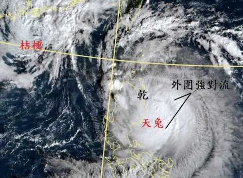 天兔颱風爆發「像超大龍捲風」！鄭明典曬雲圖：眼牆雲系很集中
