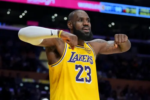 ▲「詹皇」Lebron James奮力完成35分大三元。（圖／美聯社／達志影像）