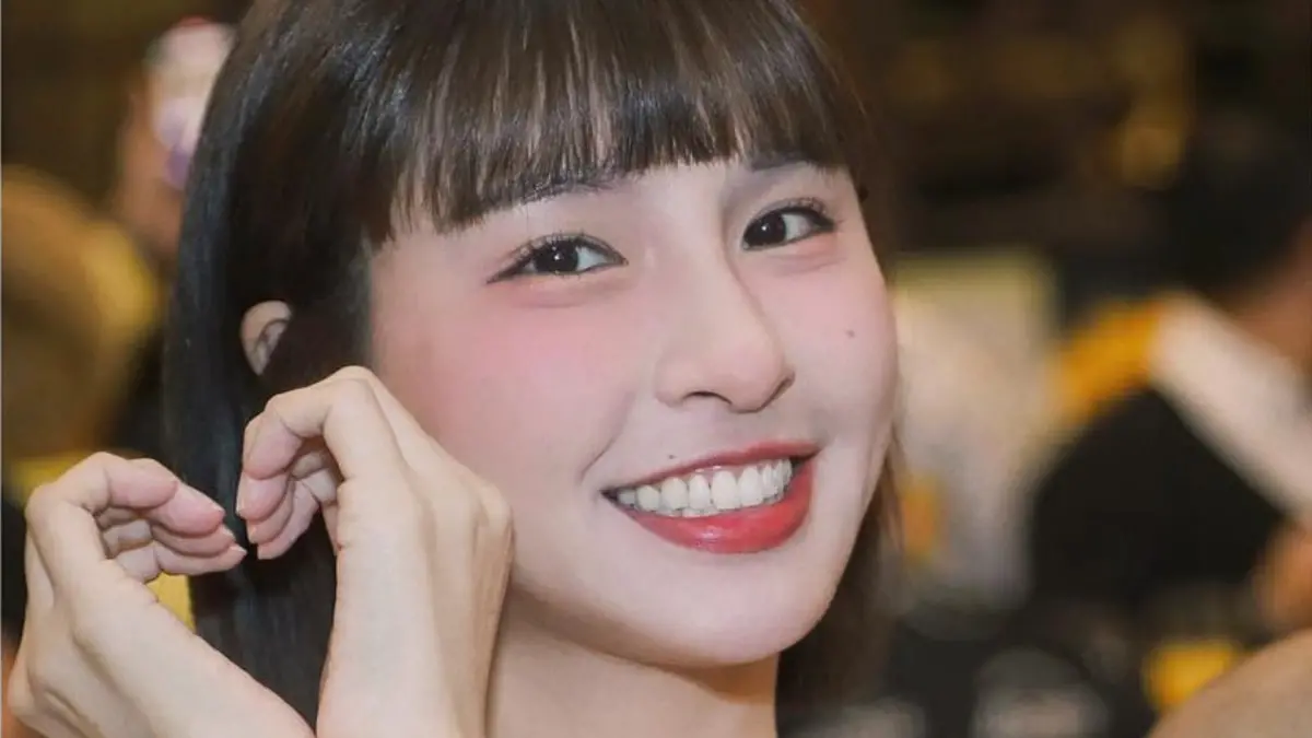 ▲峮峮12月初赴日本應援，粉絲憂心她的名字讀音像「男生性器官」，自我介紹時會很糗。（圖／峮峮臉書）