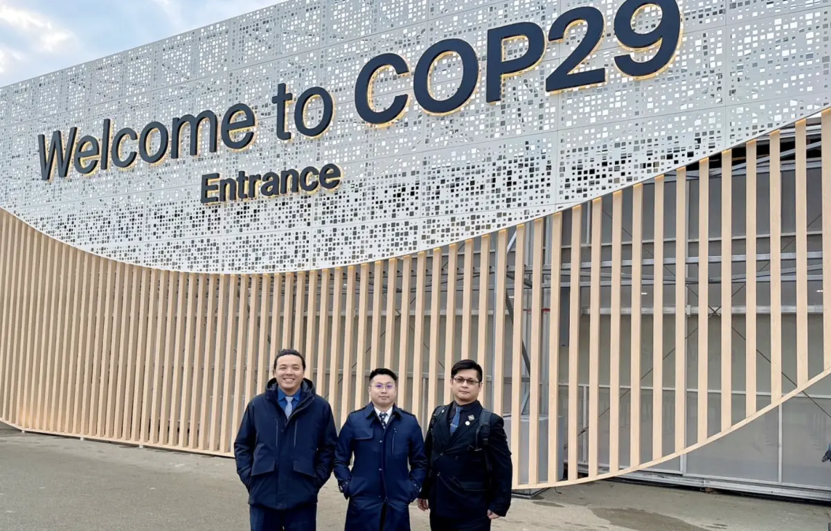 ▲台灣藍斯特企業參加聯合國氣候變遷大會。圖為XMOTO副總經理蔡孟吾（左）、XMOTO董事長葉家瑋（中）、XMOTO永續顧問謝伯彬（右）。（圖／藍斯特企業提供）