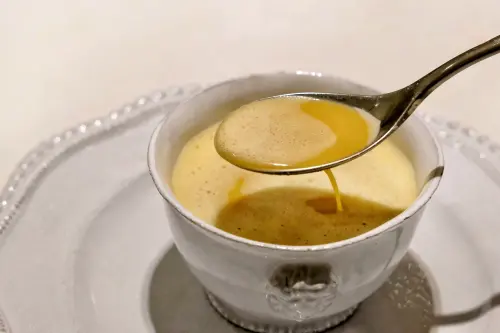 ▲東京「Bon.nu」的菜色外觀刻意簡約，如圖中的龍蝦湯。（圖／記者葉盛耀攝）