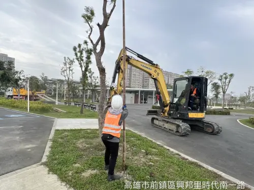 ▲颱風過後，若發現路樹傾倒，公園處將立即啟動復原機制，以最快速度恢復市容景觀。（圖／高市府工務局提供