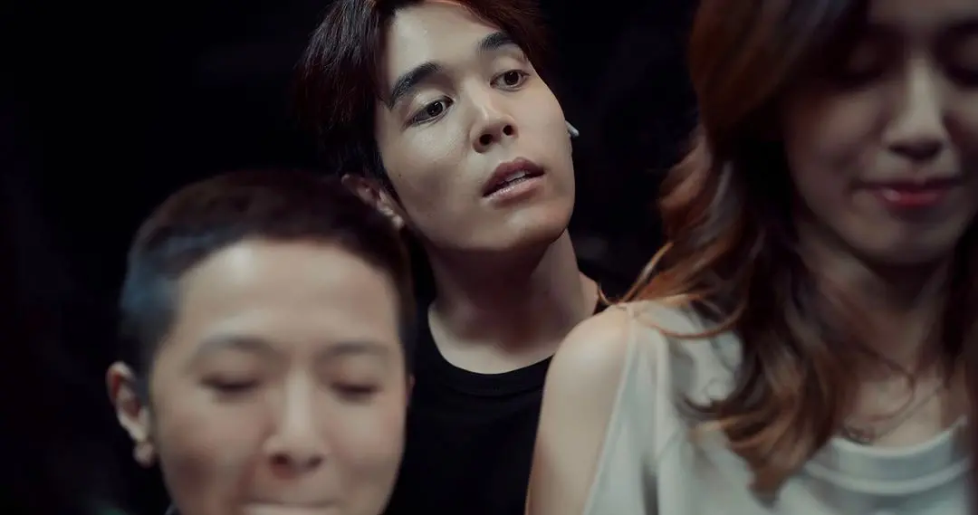 ▲陳彥嘉（中）在《影后》飾演Sega舞蹈老師，劇中最常說的台詞就是「交出你的泡ㄜ（Power）」。（圖／Netflix）