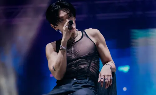 KIRE凱爾透視裝大露腹肌！男女粉絲衝上台　「肉貼肉」畫面曝光
