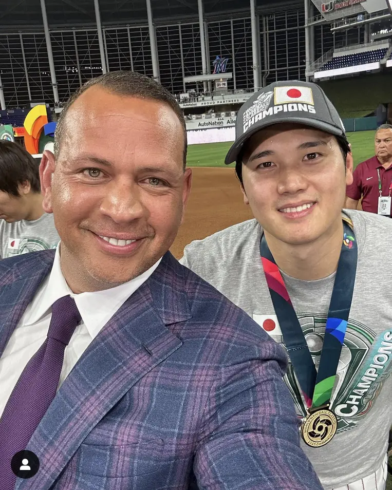 ▲大聯盟傳奇名將「A-Rod」Alex Rodriguez在個人社交媒體上分享賽後和道奇日籍球星大谷翔平的合照。（圖／取自Alex Rodriguez  IG）