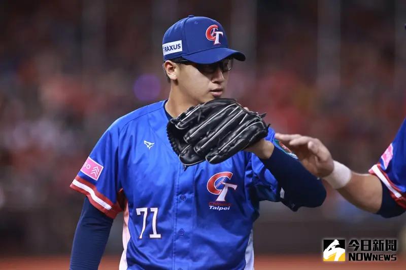 ▲樂天桃猿今（2）日在嘉義縣棒球場舉辦春訓開訓典禮，並公佈公布第一波談薪，包含莊昕諺、馬傑森等人皆獲大幅加薪肯定，黃子鵬、曾仁和與梁家榮等多位選手今年皆為執行複數年合約階段，目前球隊亦向陳冠宇提出複數年約溝通。（圖／記者葉政勳攝）