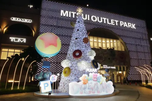 2024聖誕樹攻略!三井outlet皮克斯三眼怪、毛怪 統一時代英倫風