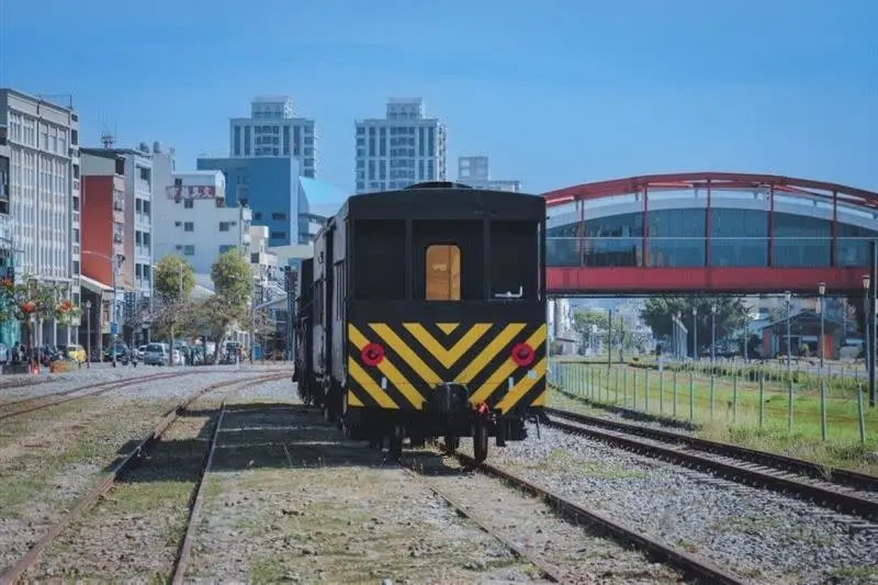 ▲高鐵推出哈瑪星鐵道搭乘體驗1日輕鬆遊，可一次搭乘高鐵、火車、捷運、輕軌等4種軌道運具。（圖／高鐵提供）