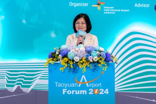 交通部主秘黃荷婷感謝機場公司以及機場大聯盟所有成員的努力,並期勉繼續為所有旅客提供更優質有效率的服務。 ▲交通部主秘黃荷婷感謝機場公司以及機場大聯盟所有成員的努力,並期勉繼續為所有旅客提供更優質有效率的服務。(圖/桃機公司)