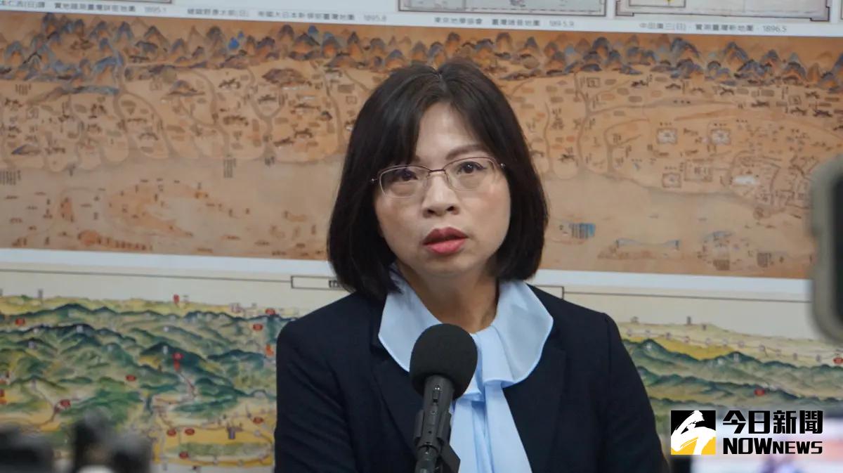 ▲林淑芬搬《史記》等歷史文學說明「豎子」出處，絕非三字經或粗言穢語，再嗆黃國昌「臭俗仔」當之無愧。（圖／記者呂炯昌攝）