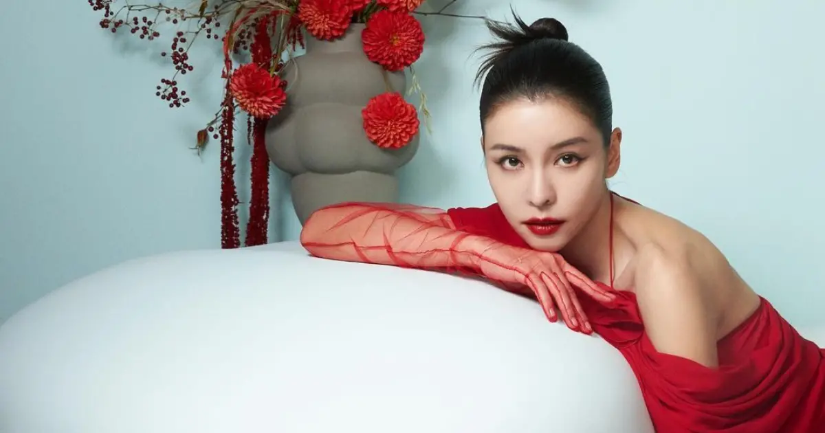 ▲39歲的李毓芬近年來少有曝光，還一度傳出已經隱婚的消息，被好友宋米秦否認，19日李毓芬終於在社群帳號上更新一張現況照片，展現自然生活感的同時也不失美貌。（圖／翻攝自李毓芬IG）