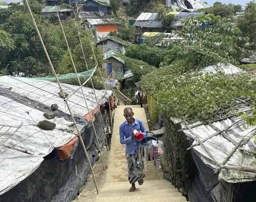 ▲羅興亞人居住環境惡劣，孩子受教育、大人找工作都很困難。（圖／美聯社／達志影像）