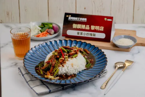 ▲全國最強燴飯王揭曉，創意飄香組則由御饌臻品「客家小炒燴飯」封王。（圖／農糧署提供）