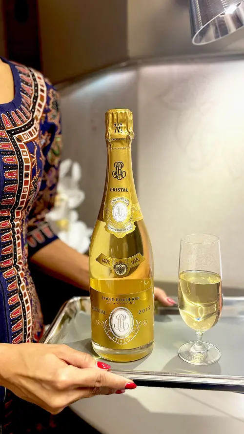搭機配美酒!新航:12月起套房、頭等艙獨家供應路易侯德爾香檳